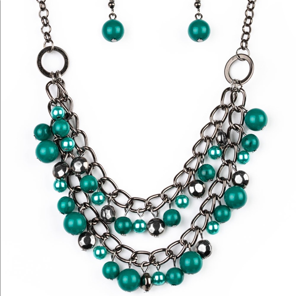 Paparazzi green necklace